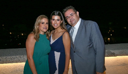  Elizabeth Ramírez, Ximena y Juan Carlos Pérez.