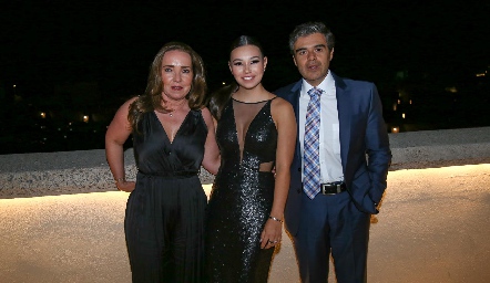  Rocío Valle, María José y Alfonso Ortiz.