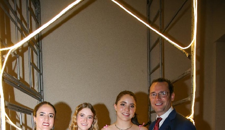  Nancy Puente, Isabela Hernández, Carlota y Xavier Nava.