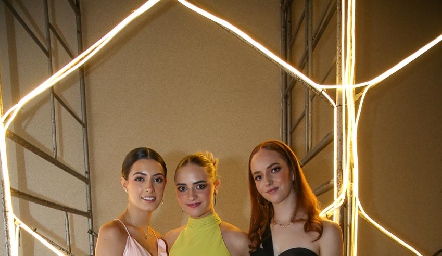  Marina Nieto, Lorenza Hinojosa y Ale Ocaña.
