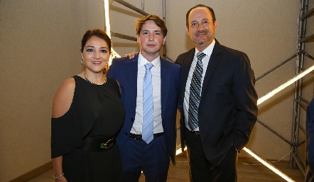  Adriana Calderón, Manuel y Manuel Toledo.