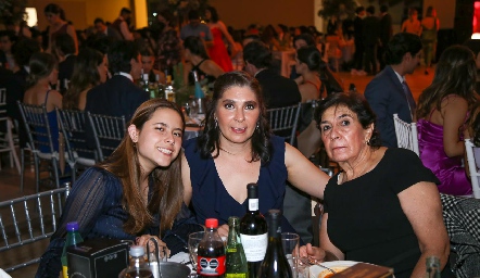  Ana, Roxana Pamplona y Celina Hernández.