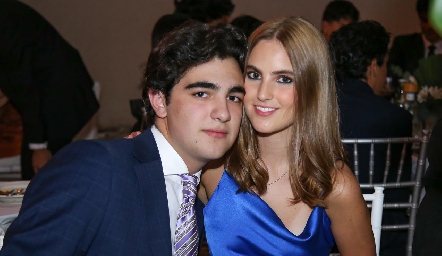  Alejandro Cambeses y Camila de la Garza.