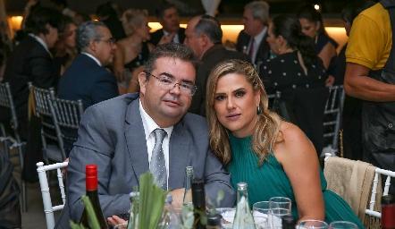  Juan Carlos Pérez y Elizabeth Ramírez.
