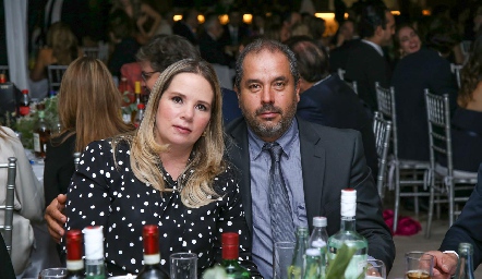  Rosalinda y Javier Herrera.