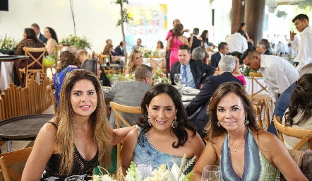  Martha Díez Gutiérrez, Laura Rodríguez y Elsa Tamez .