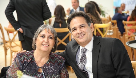  Isabel Rueda y Carlos Córdova .