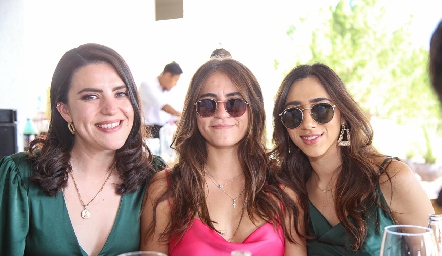  Ale Yáñez, Priscila Garrido y Sharon Santana .