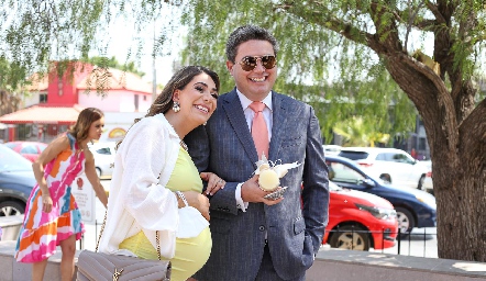  Andrea Lorca y Héctor Gordoa, padrinos de Inés.