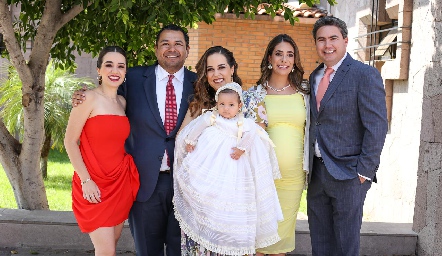  Inés con sus papás Alejandro Torres y Ana Isa Torres y sus padrinos Eugenia Torres, Andrea Lorca y Héctor Gordoa.