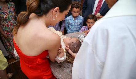  Inés recibiendo el bautismo.