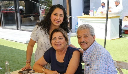  Angélica Anaya, Angélica García y Alberto Anaya.