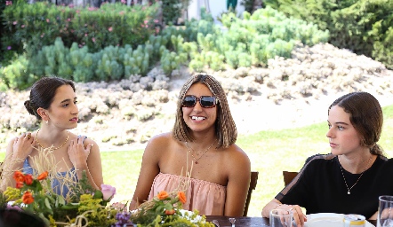  Sofi Oliva, Camila Reyes y Danna Fernández.