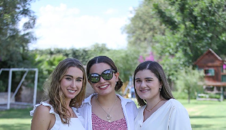 Sofía Vallejo, Montse Hampshire y Christianne Cambeses.