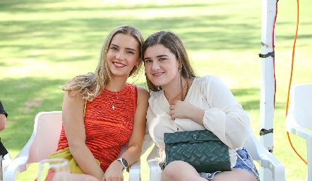  Francesca Hinojosa y Christianne Cambeses.