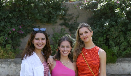  Montse Hampshire, Vale Navarro y Francesca Hinojosa.