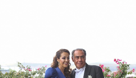  Silvia Medrano de Chevaile y Gerardo Chevaile, papás del novio.