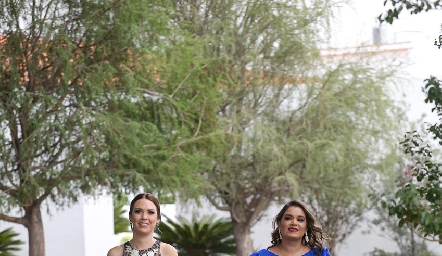  Amigas de María José llegando.