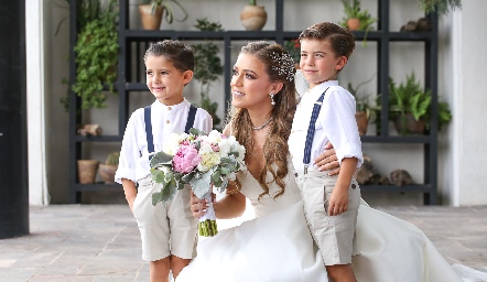  María José con sus sobrinos.