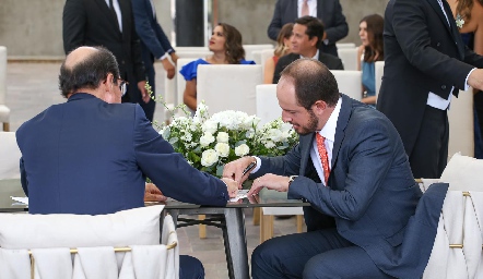  Octavio Aguillón, firmando como testigo.