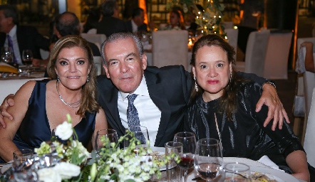  Montserrat, Efraín y Gaby Lozano.