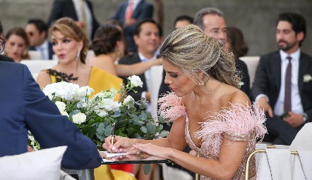  Jocelyn Córdova firmando como testigo.