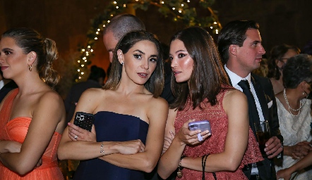 Adri y Paty de la Maza.