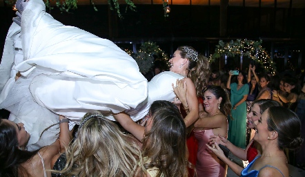  María José por los aires.