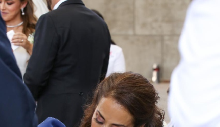  Silvia Medrano, mamá del novio.