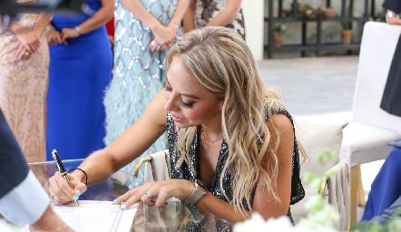  Firmando como testigo.