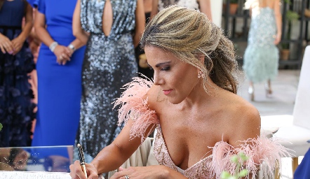  Jocelyn Córdova firmando como testigo.