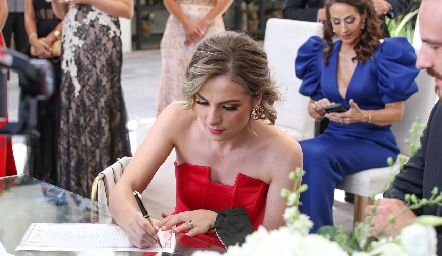  Firmando como testigo.