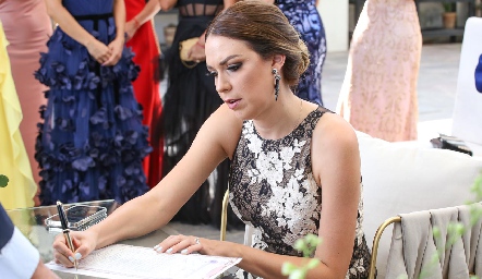  Firmando como testigo.