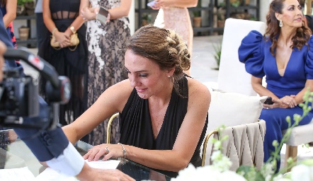  Firmando como testigo.
