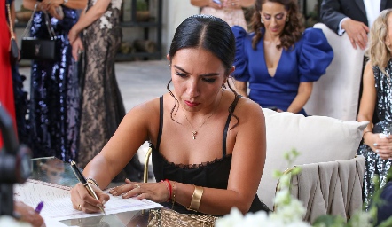  Firmando como testigo.