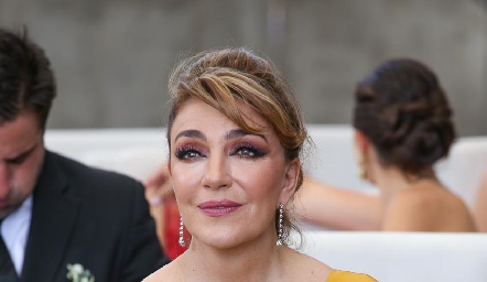  Nuria Lozano, mamá de la novia.