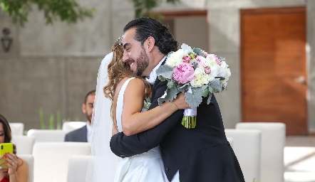  Los recién casados.