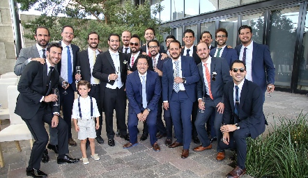  Gerardo con sus mejores amigos.