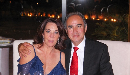  Lourdes y Enrique Estrada.