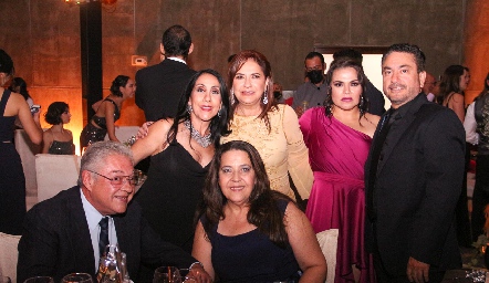  Yolanda Chevaile, Lety Urbina, Erika Medrano, Ricardo Medrano, Ricardo Jerez y Verónica Silva.