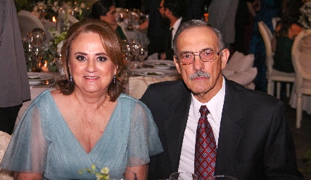  María Luisa de Alonso y René Alonso Flores.