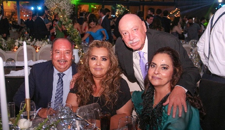  Eduardo, Claudia, Roberto y Adriana.