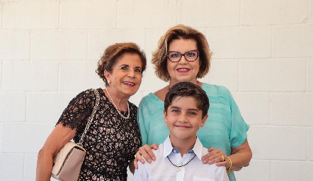 Guille Anaya y Tere Pizzuto con su nieto Pablo. 