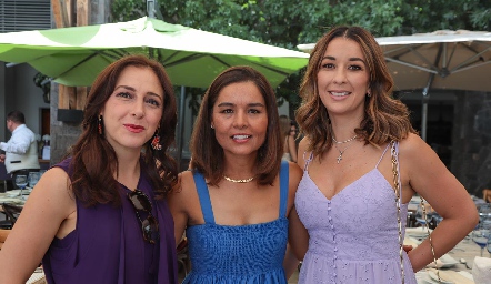  Sandra Aldrete, Lorena Torres y Pilar Martínez.