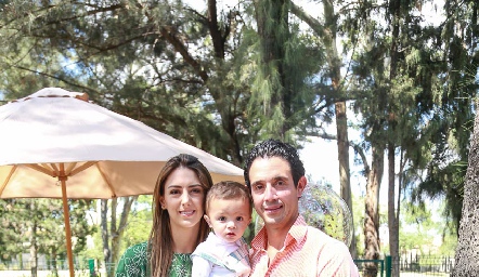 Catalina Abud y Roberto Mejía con su hijo Santiago.