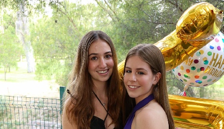  Isabel Burberg y Alejandra Suárez.
