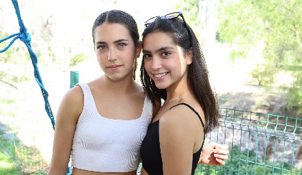  Alexa Pizzuto y Valentina Eternod.