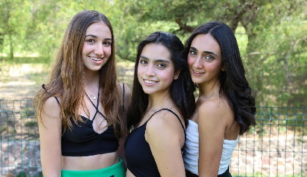  Isabel Burberg, Valentina Eternod y Sofía Flores.