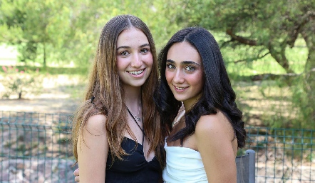  Isabel Burberg y Sofía Flores.