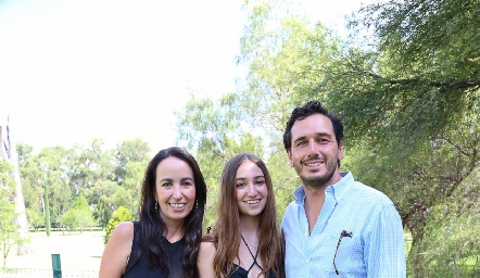  Ximena Burberg y Patricio Jourdain con su hija Isabel.